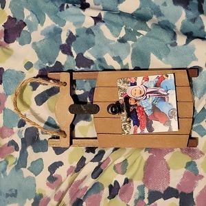 Adorable leigh ornament/picture frame